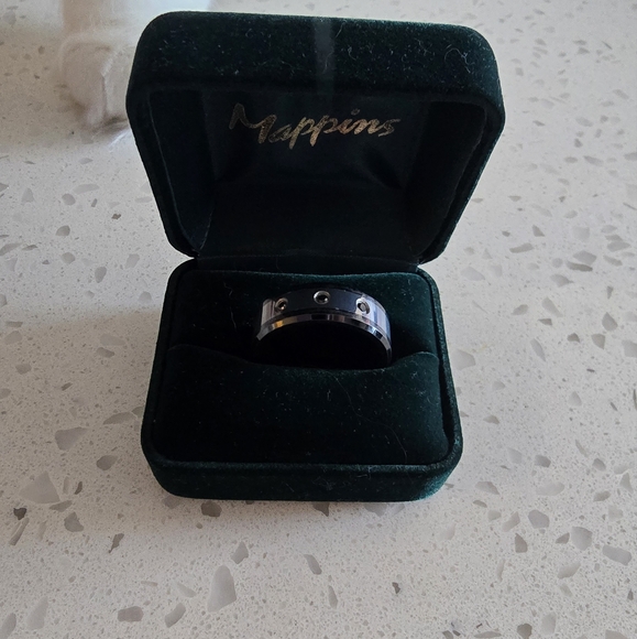 Stunning Gentlemans Tungsten Ring - Picture 3 of 5